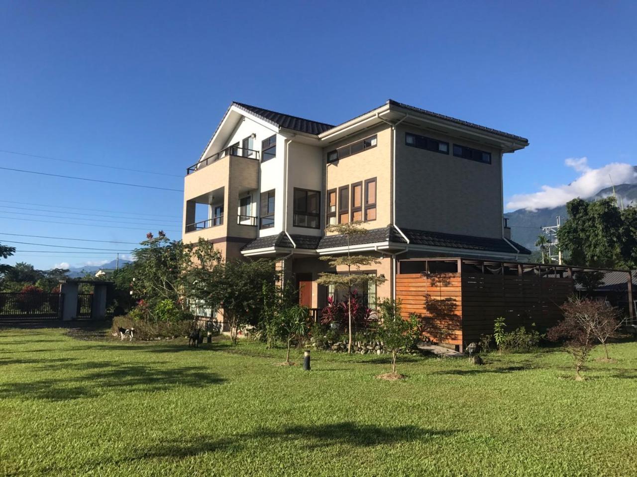 Celine'S B&B Fenglin Bagian luar foto