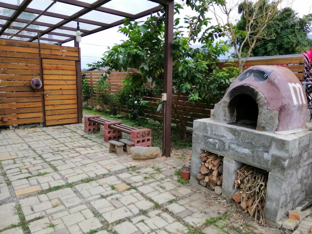 Celine'S B&B Fenglin Bagian luar foto