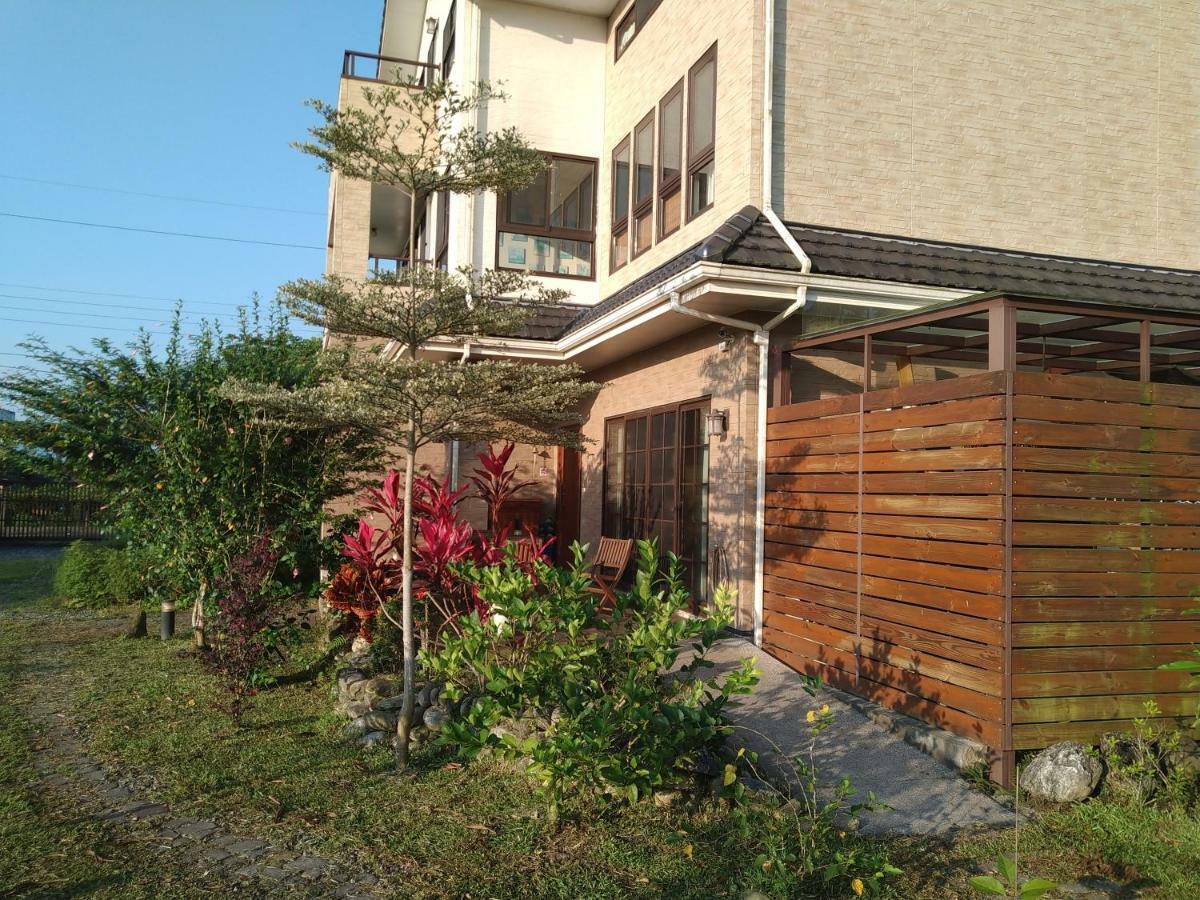 Celine'S B&B Fenglin Bagian luar foto