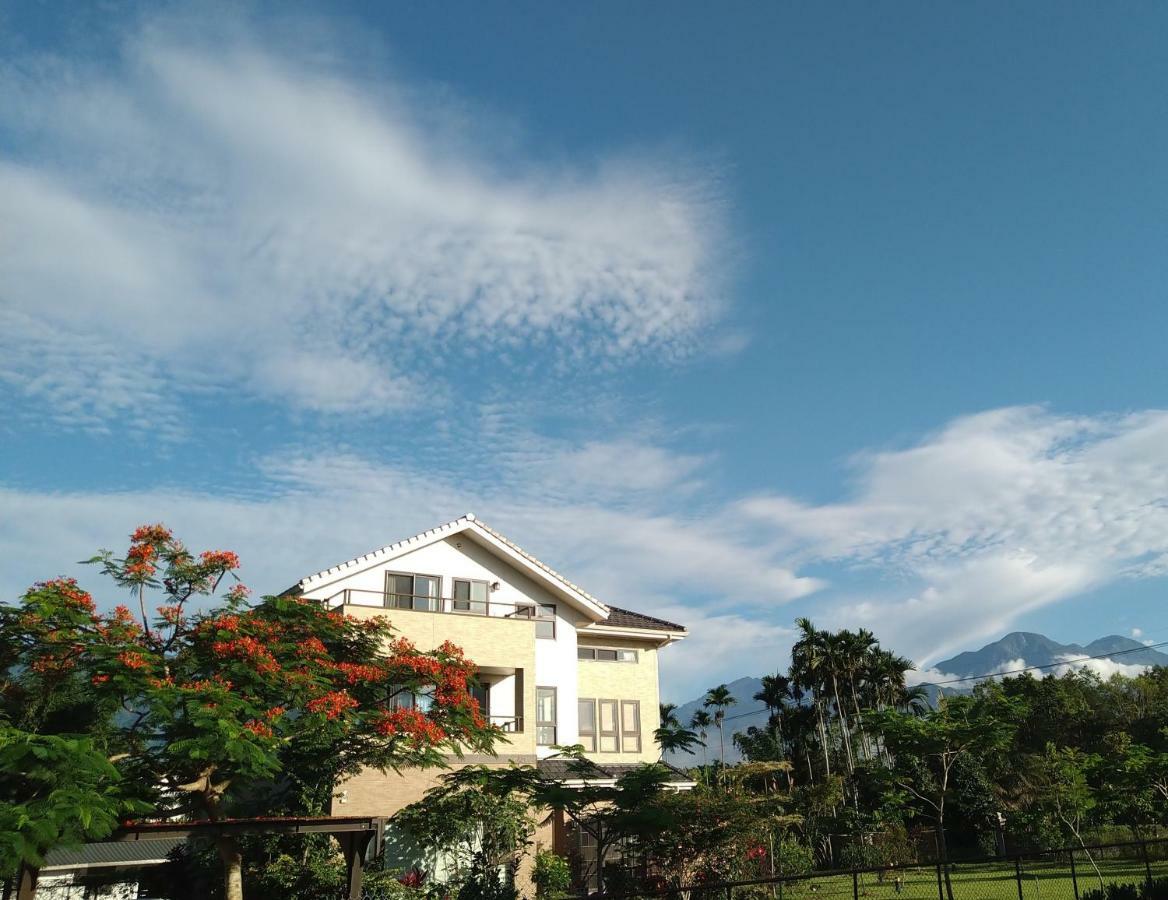 Celine'S B&B Fenglin Bagian luar foto
